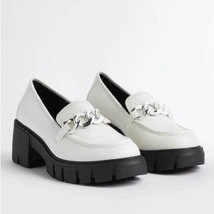 9WW NWOB Torrid Chunky Loafers with chain detail
